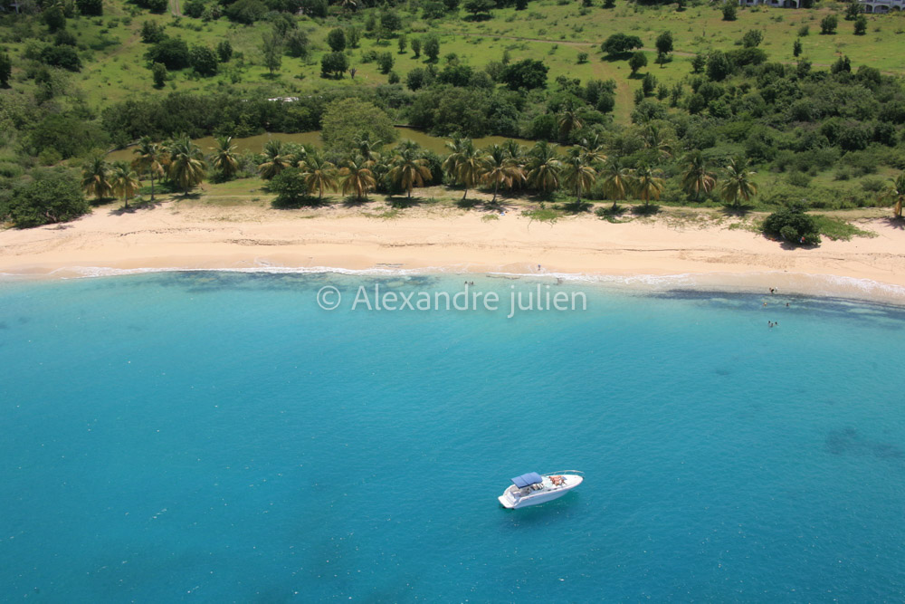 Happy bay saint martin capturing by helicopter. alexandre julien photographer
